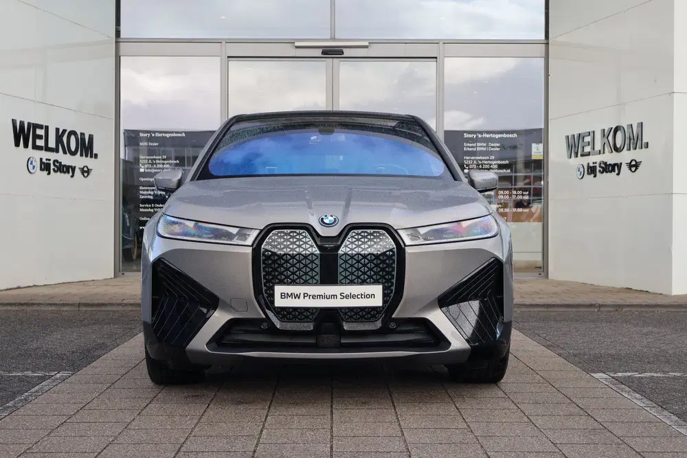 BMW iX xDrive40 uit 2023, foto 3