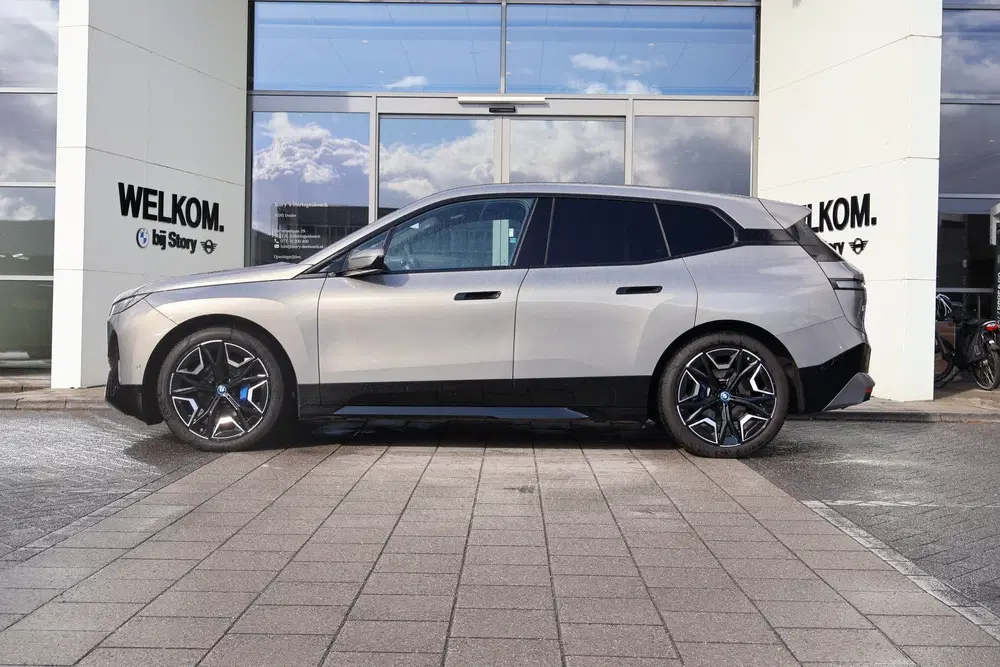 BMW iX xDrive40 uit 2023, foto 7