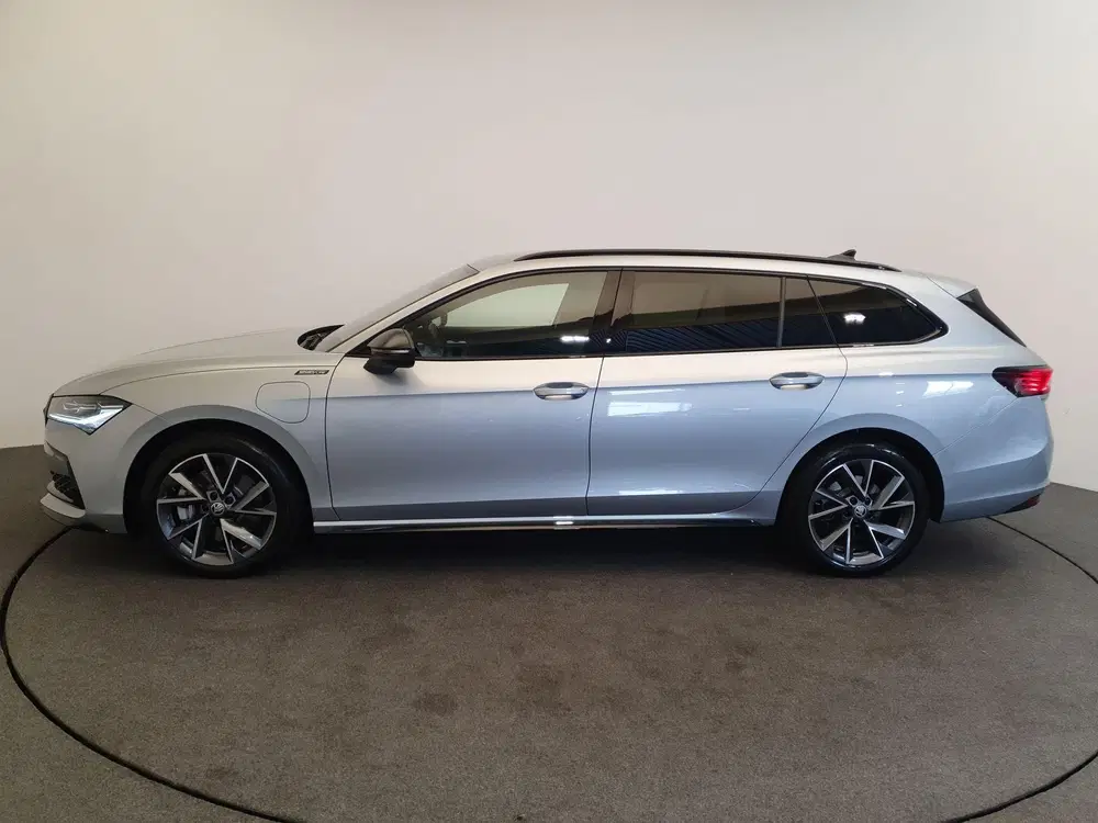 Skoda Superb 1.5 TSI 204pk DSG uit 2025, foto 2