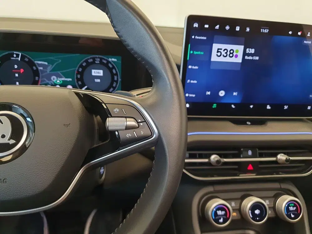 Skoda Kodiaq 1.5 TSI PHEV Business Edition Panorama dak uit 2024, foto 14