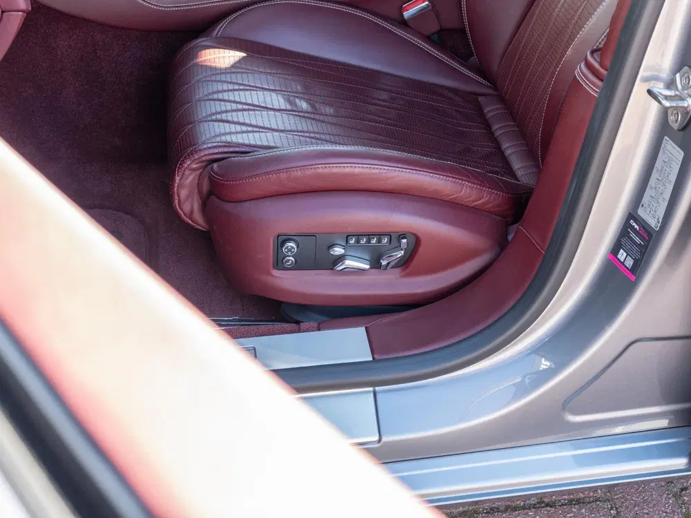Bentley Flying Spur 6.0 W12 uit 2020, foto 15