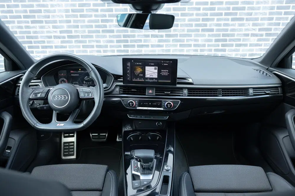 Audi A4 35 TFSI S-Tronic S edition uit 2022, foto 2