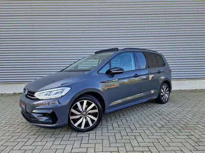 Volkswagen Touran 1.5 TSI 150pk 7p R line Pano Acc Camera Ma uit 2022