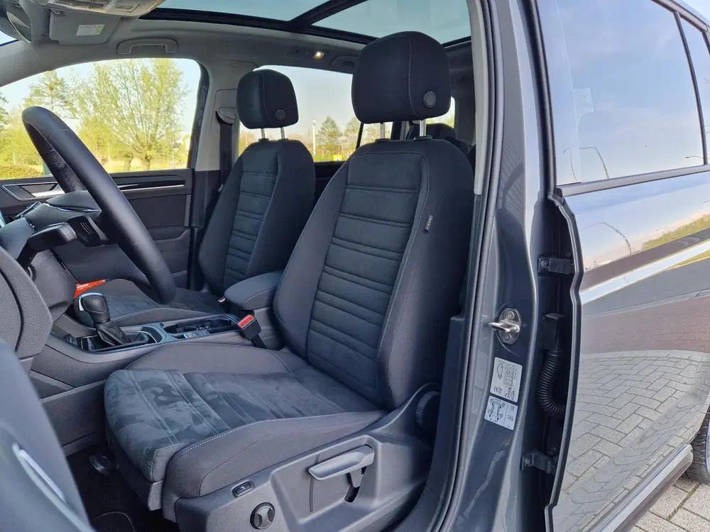 Volkswagen Touran 1.5 TSI 150pk 7p R line Pano Acc Camera Ma uit 2022, foto 2