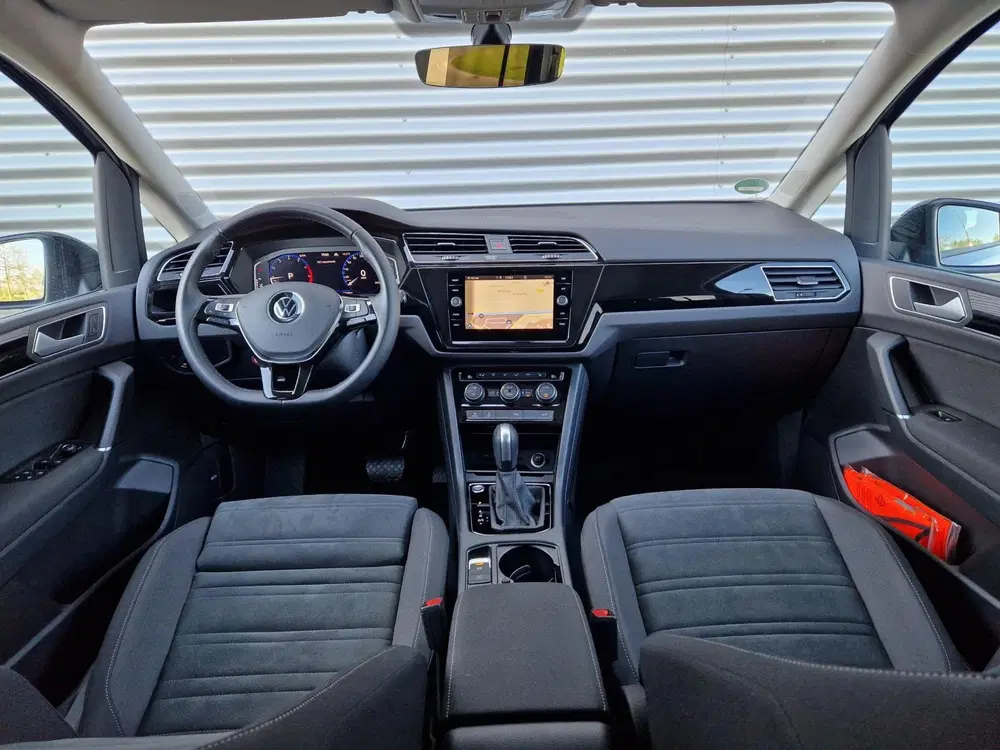 Volkswagen Touran 1.5 TSI 150pk 7p R line Pano Acc Camera Ma uit 2022, foto 3