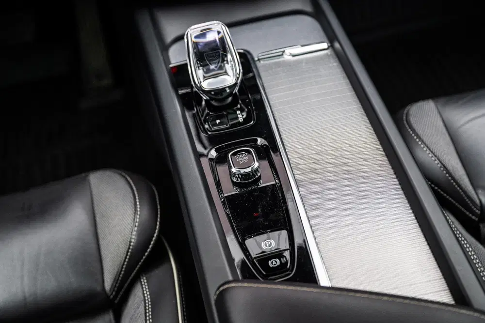 Volvo XC60 Plug-in Hybrid T6 AWD Ultimate Dark uit 2023, foto 14