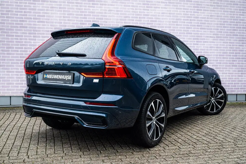Volvo XC60 Plug-in Hybrid T6 AWD Ultimate Dark uit 2023, foto 2