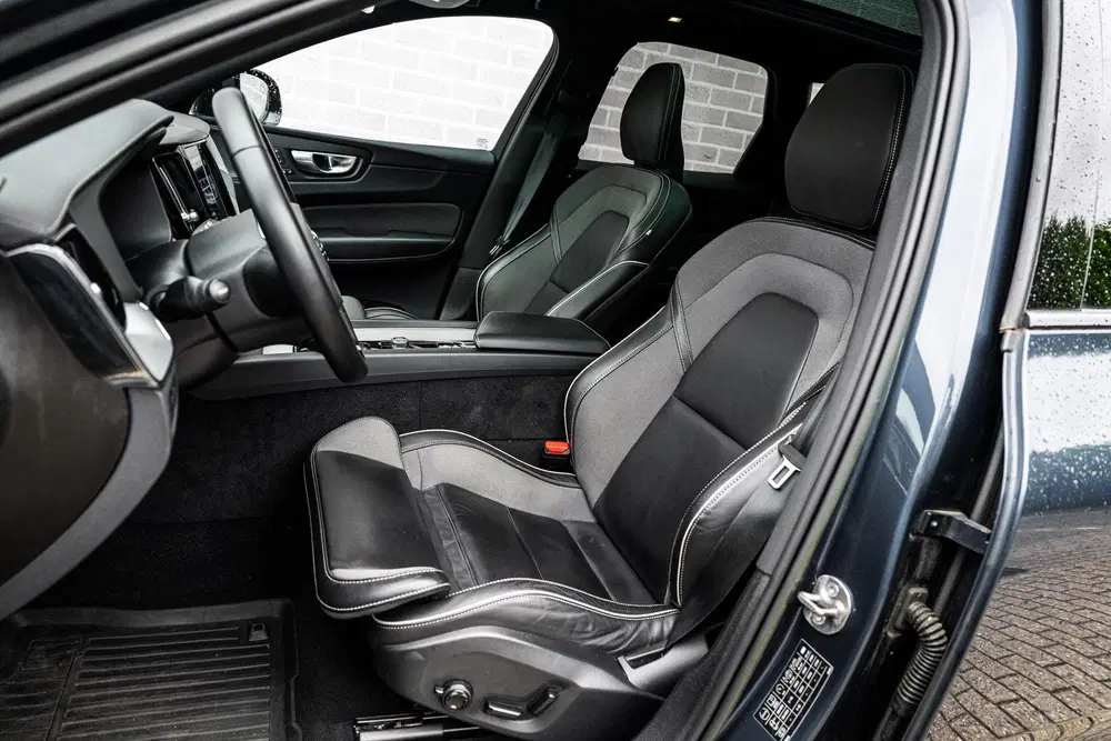 Volvo XC60 Plug-in Hybrid T6 AWD Ultimate Dark uit 2023, foto 6