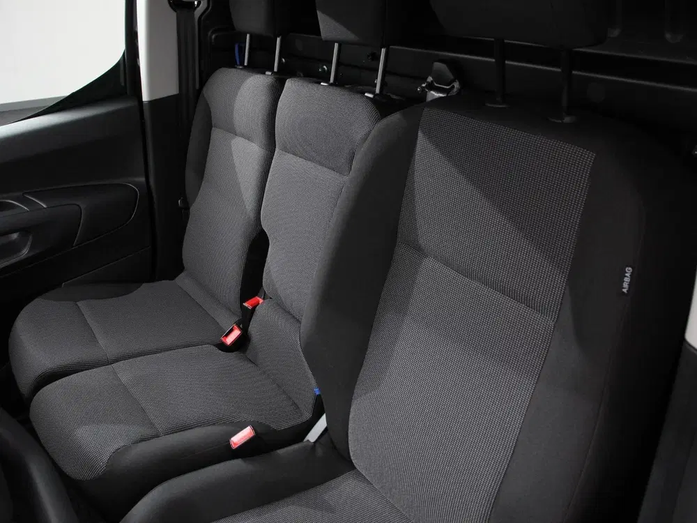 Opel Combo 1.5 BlueHDi 130pk L2 Automaat Apple Carpla uit 2024, foto 11
