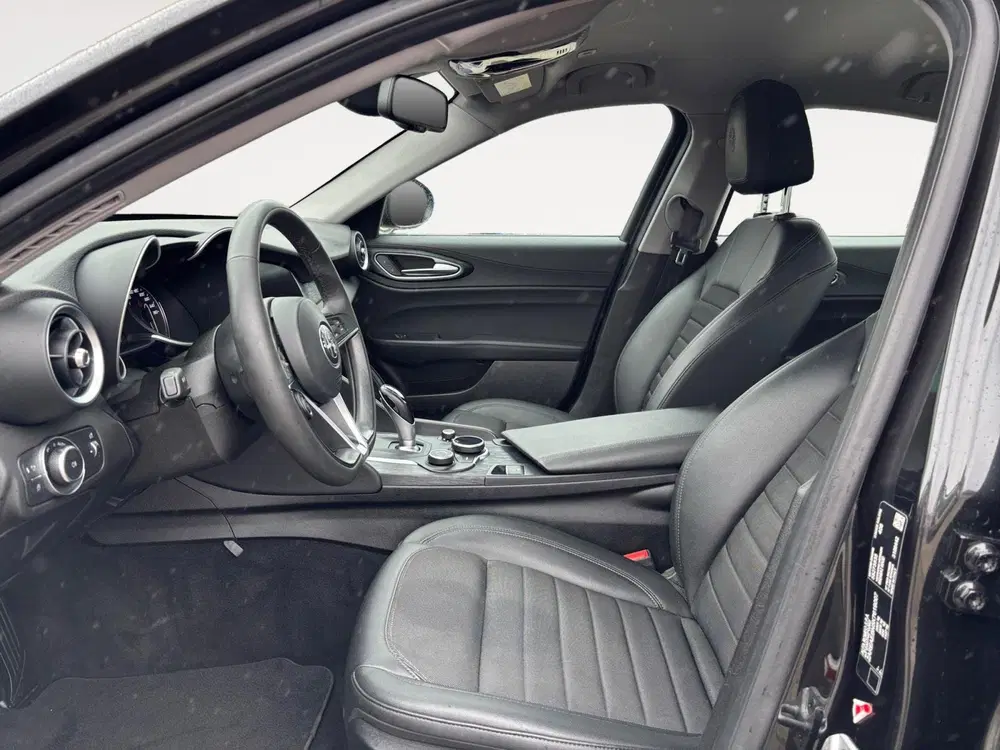 Alfa Romeo Giulia 2.0T B-Tech uit 2019, foto 12