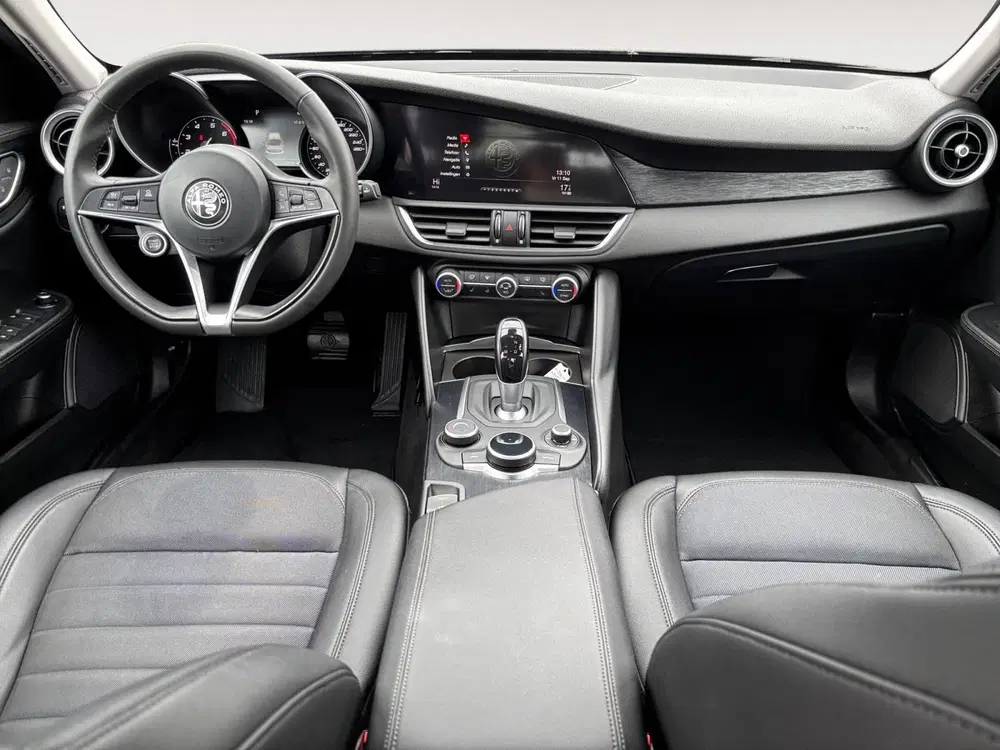 Alfa Romeo Giulia 2.0T B-Tech uit 2019, foto 14