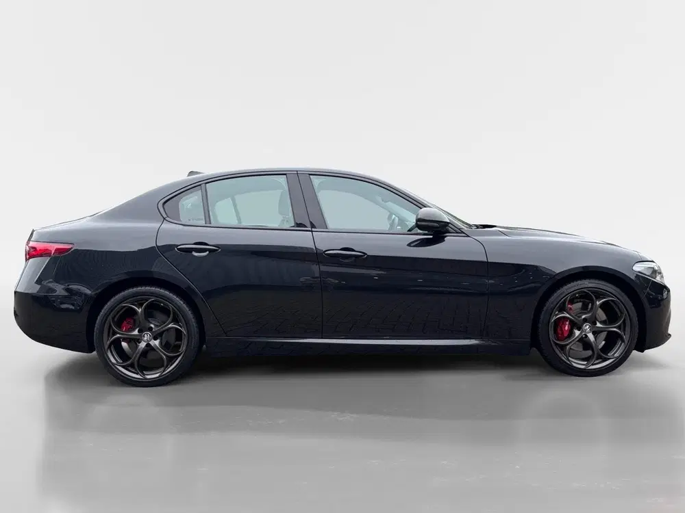 Alfa Romeo Giulia 2.0T B-Tech uit 2019, foto 2