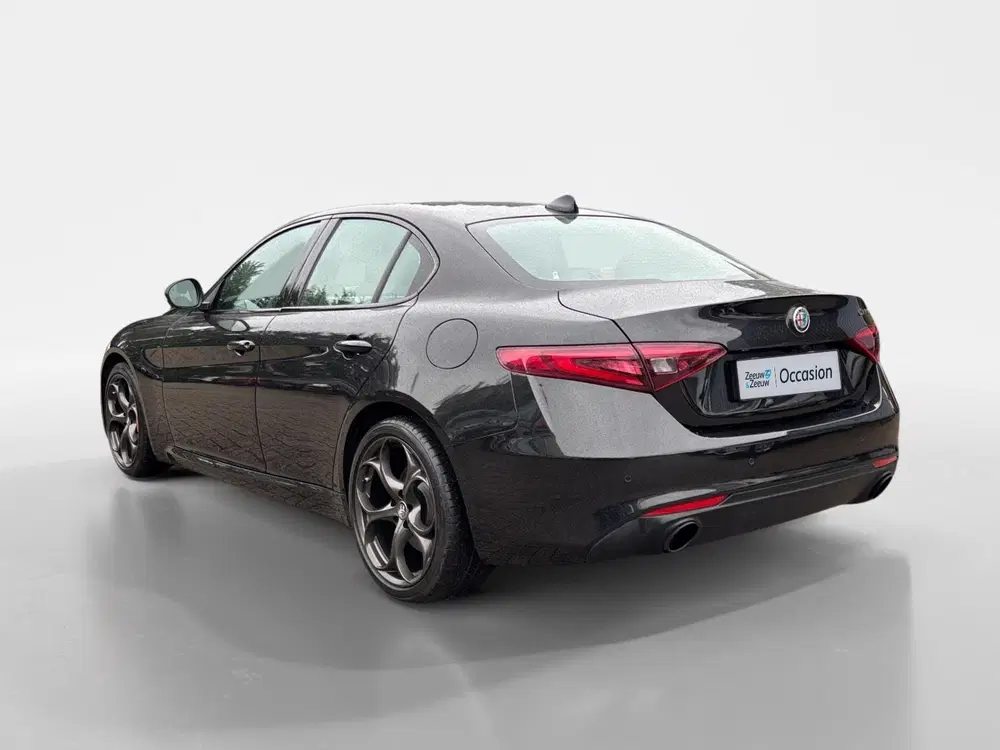 Alfa Romeo Giulia 2.0T B-Tech uit 2019, foto 4