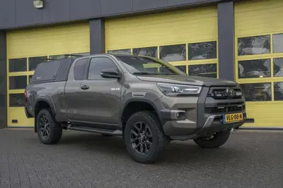Toyota Hilux 2.8 D-4D Xtra Cab Invincible uit 2021