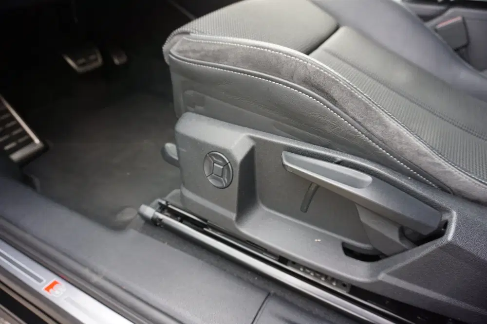 Audi Q3 35 TFSI S-Line Black Edition Trekhaak uit 2021, foto 14