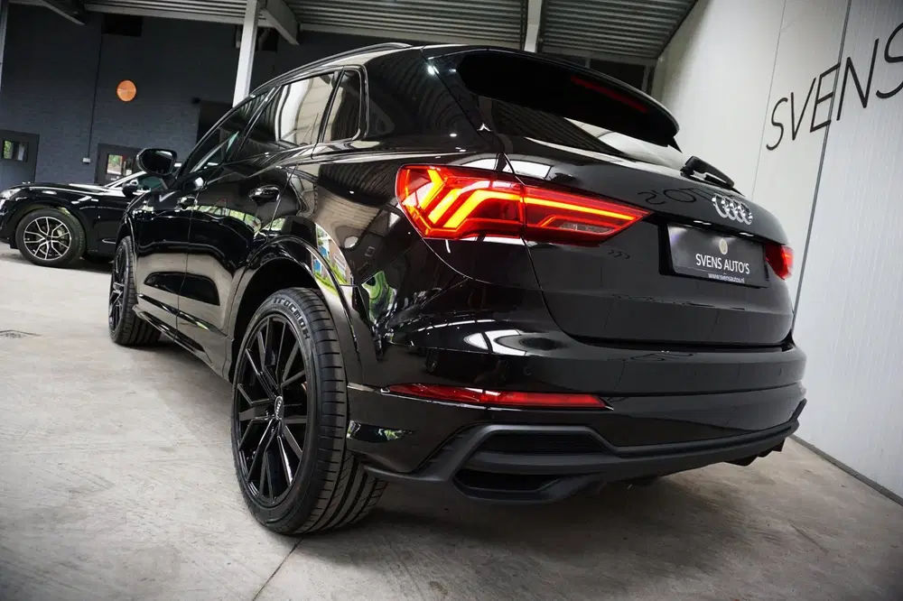 Audi Q3 35 TFSI S-Line Black Edition Trekhaak uit 2021, foto 3