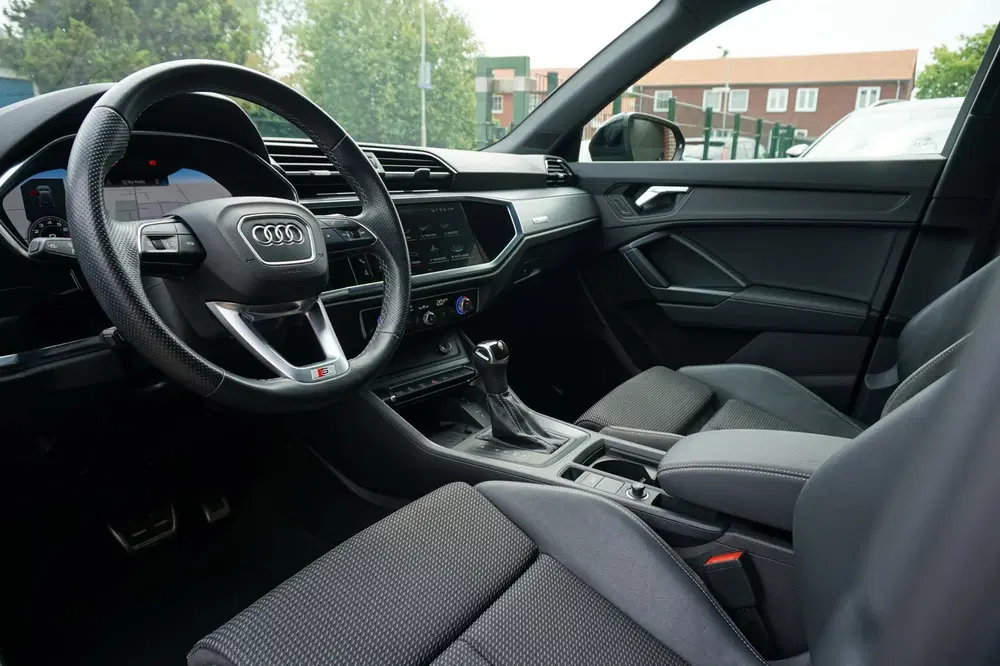 Audi Q3 35 TFSI S-Line Black Edition Trekhaak uit 2021, foto 8