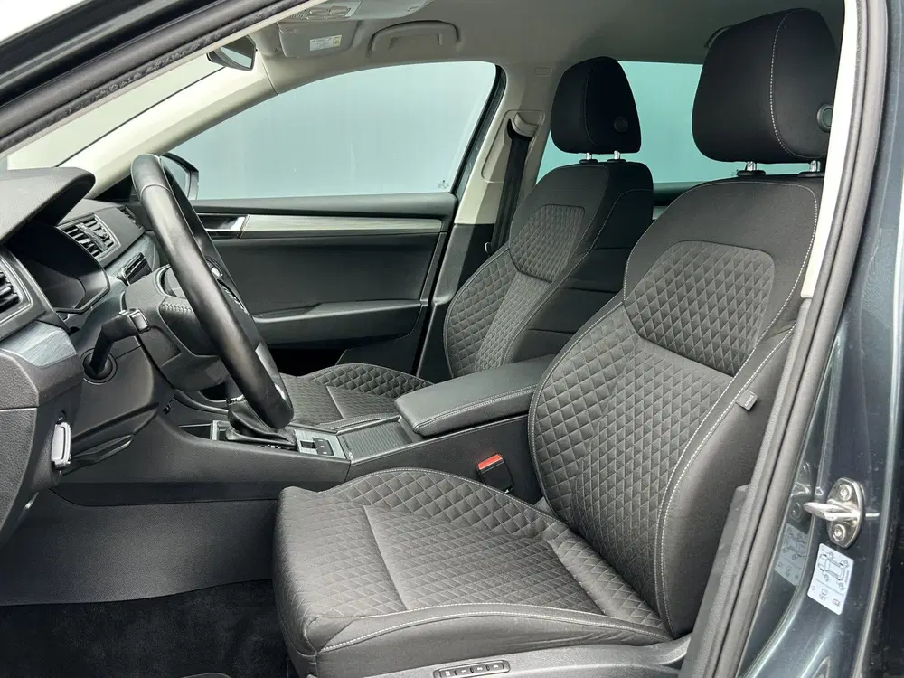 Skoda Superb BWJ 12-2020 uit 2020, foto 4
