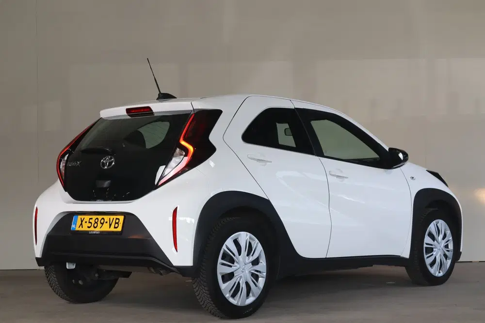 Toyota Aygo X 1.0 VVT-i MT Play uit 2024, foto 2