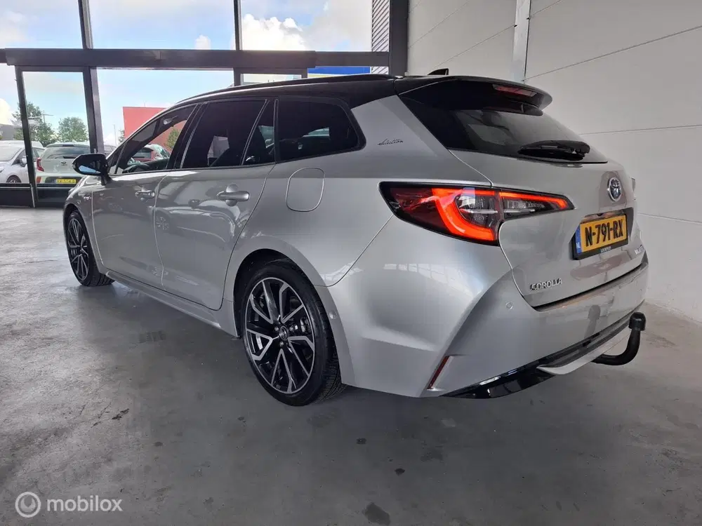Toyota Corolla 2.0 Hybrid Executive Premium uit 2019, foto 2