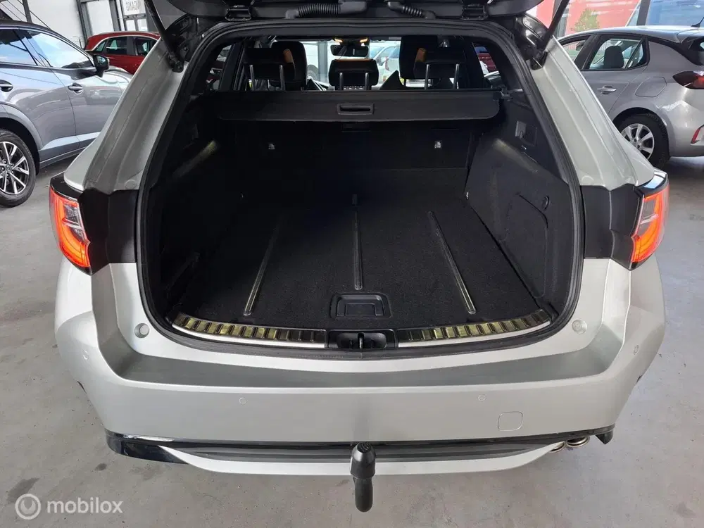 Toyota Corolla 2.0 Hybrid Executive Premium uit 2019, foto 8