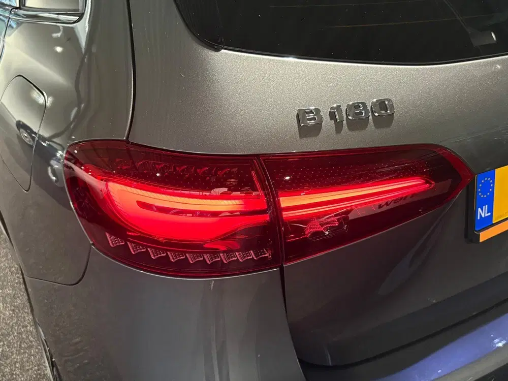 Mercedes-Benz B-Klasse 180 AMG Line uit 2024, foto 12