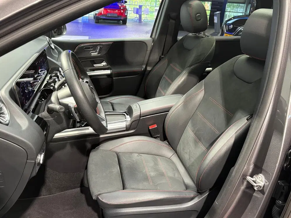 Mercedes-Benz B-Klasse 180 AMG Line uit 2024, foto 5