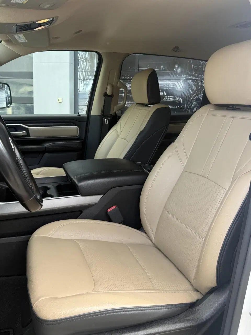 Dodge RAM 4X4 5.7 V8 4x4 Crew Cab LONGBED uit 2020, foto 15