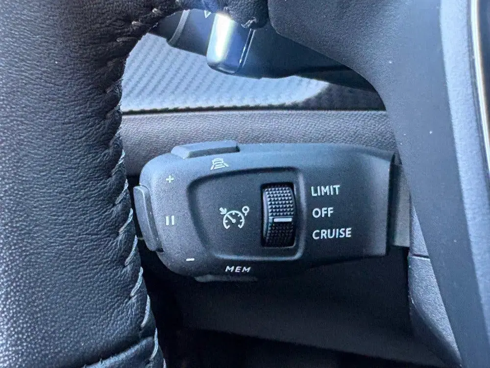 Peugeot 2008 1.2 PURETECH 130PK AUT. ALLURE NAVI CAMERA uit 2022, foto 13