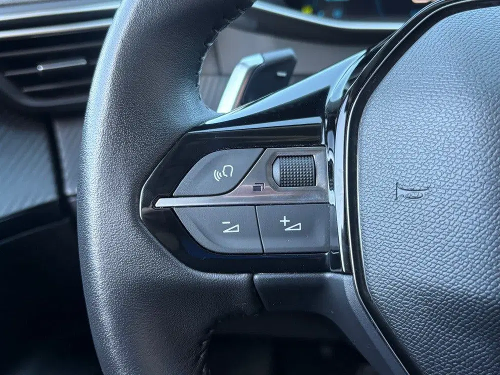 Peugeot 2008 1.2 PURETECH 130PK AUT. ALLURE NAVI CAMERA uit 2022, foto 14