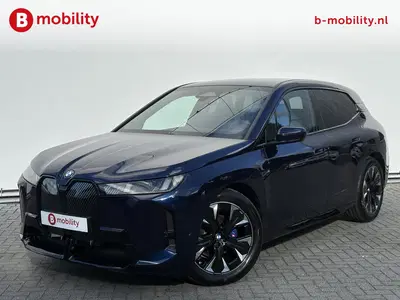 BMW iX xDrive45 101 kWh M-Sport 'Tansanitblau' Ha uit 2025