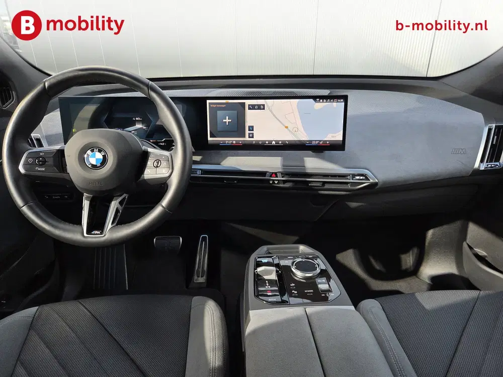 BMW iX xDrive45 101 kWh M-Sport 'Tansanitblau' Ha uit 2025, foto 10