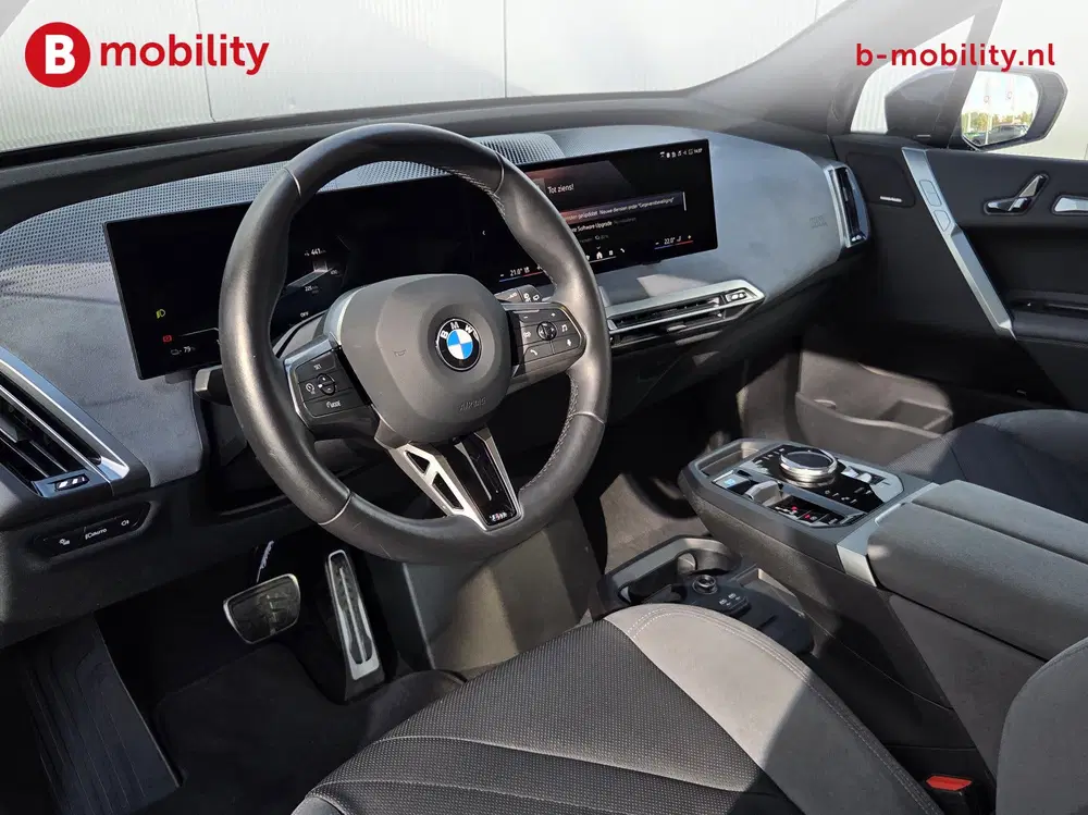 BMW iX xDrive45 101 kWh M-Sport 'Tansanitblau' Ha uit 2025, foto 8
