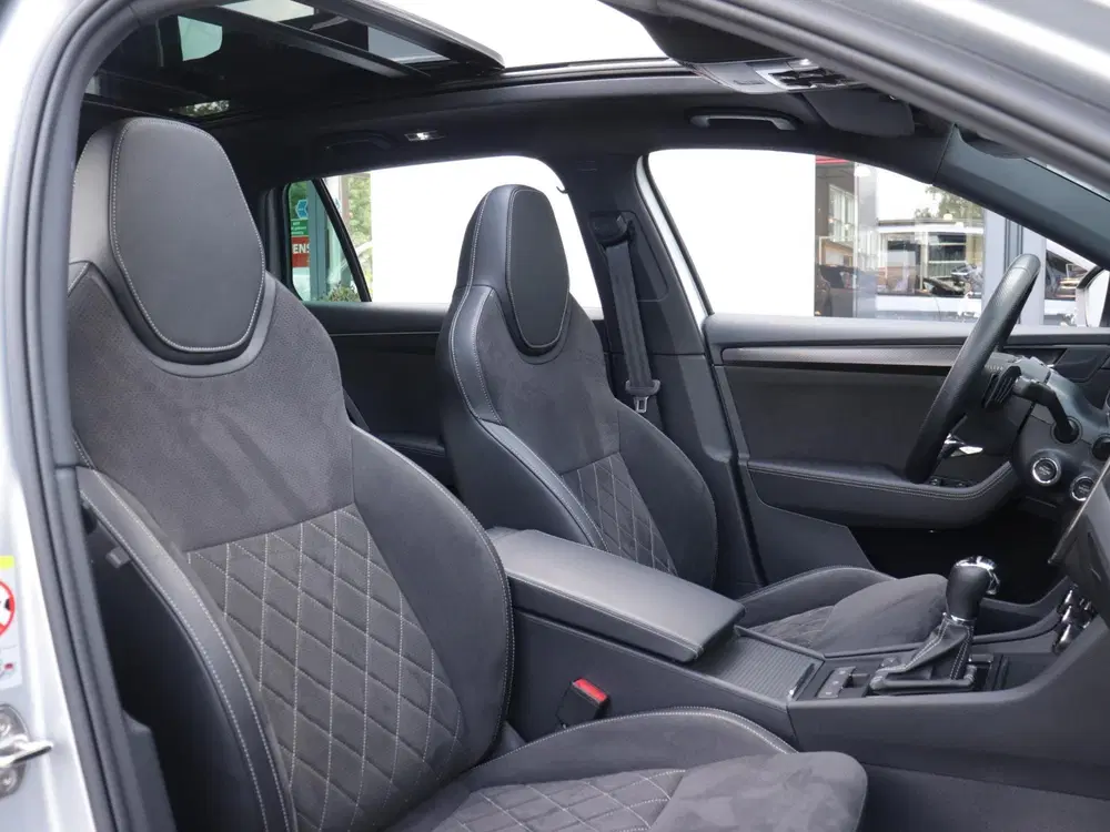 Skoda Superb 1.4 TSI iV Sportline Business uit 2023, foto 13