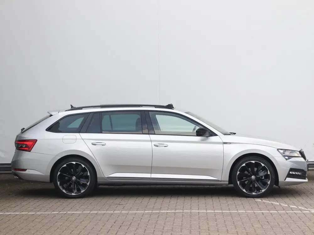 Skoda Superb 1.4 TSI iV Sportline Business uit 2023, foto 2