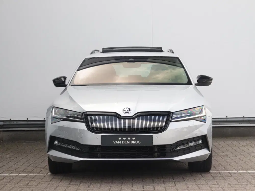 Skoda Superb 1.4 TSI iV Sportline Business uit 2023, foto 4