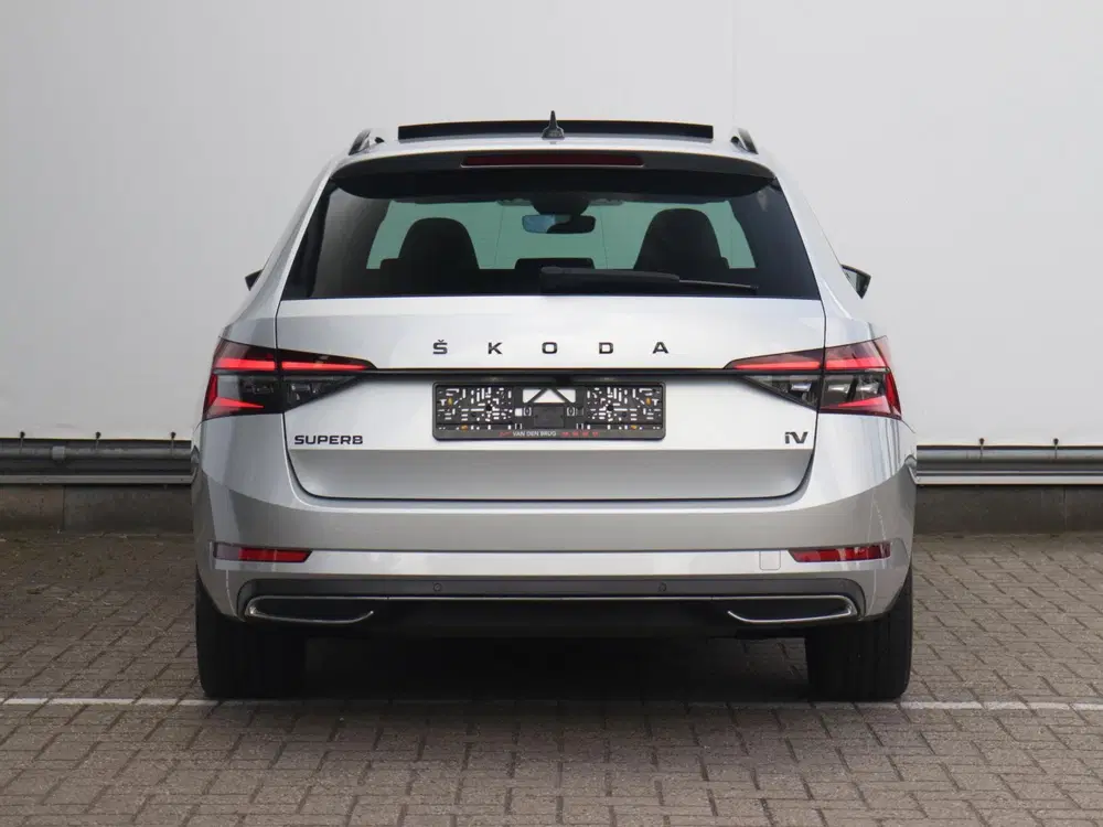 Skoda Superb 1.4 TSI iV Sportline Business uit 2023, foto 6