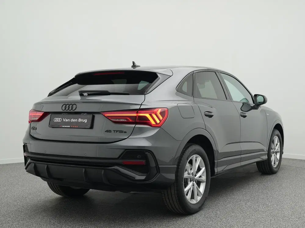 Audi Q3 S Edition 45 TFSI e 245 PK uit 2024, foto 2