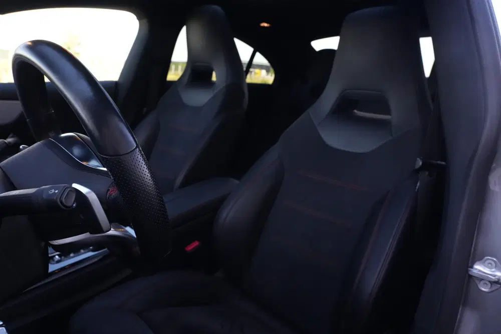 Mercedes-Benz CLA 180 AMG uit 2021, foto 4