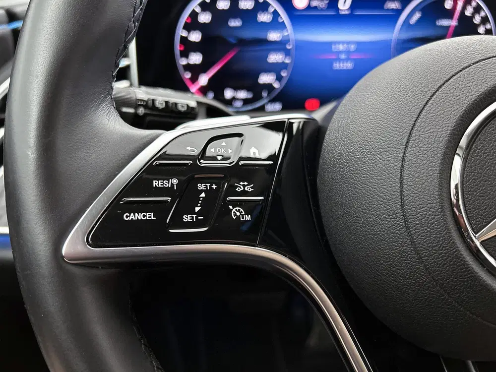 Mercedes-Benz E-Klasse 300 e Luxury Line uit 2023, foto 15