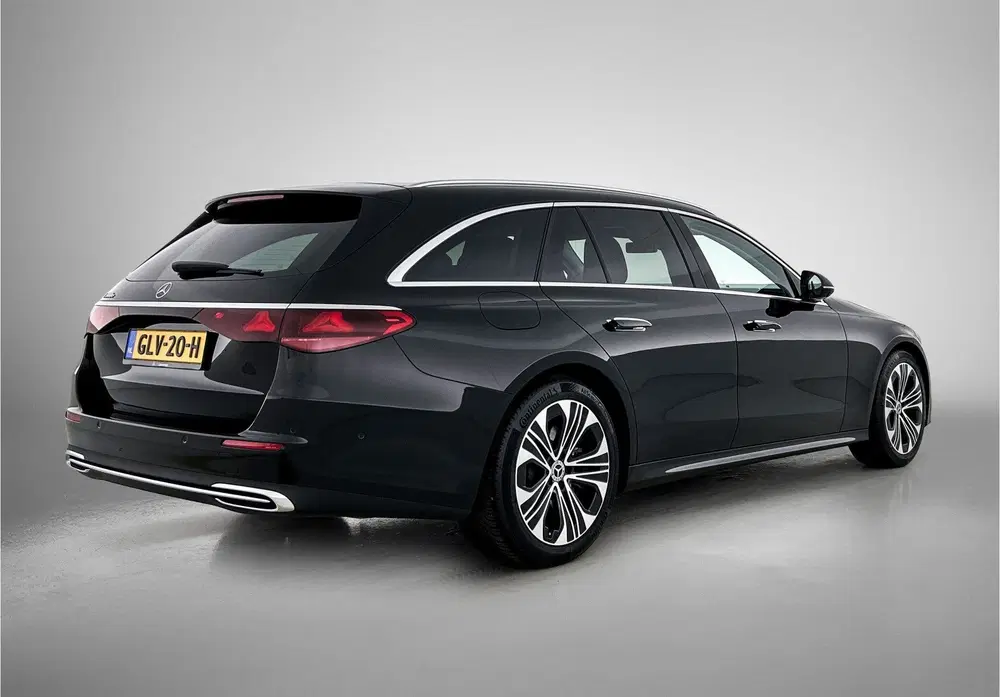Mercedes-Benz E-Klasse 300 e Luxury Line uit 2023, foto 2