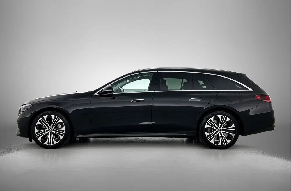 Mercedes-Benz E-Klasse 300 e Luxury Line uit 2023, foto 3