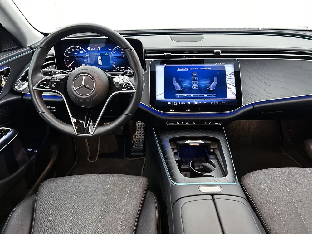 Mercedes-Benz E-Klasse 300 e Luxury Line uit 2023, foto 4