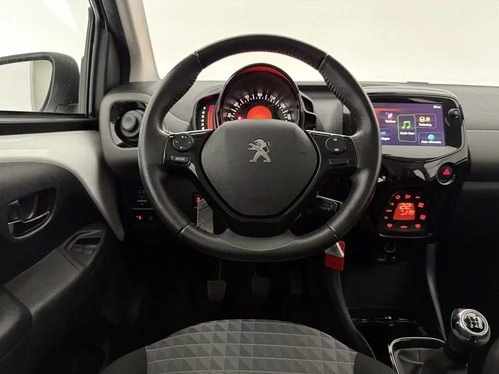 Peugeot 108 1.0 e-VTi Allure uit 2022, foto 13