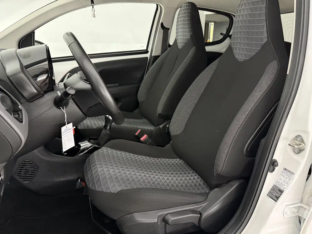 Peugeot 108 1.0 e-VTi Allure uit 2022, foto 15