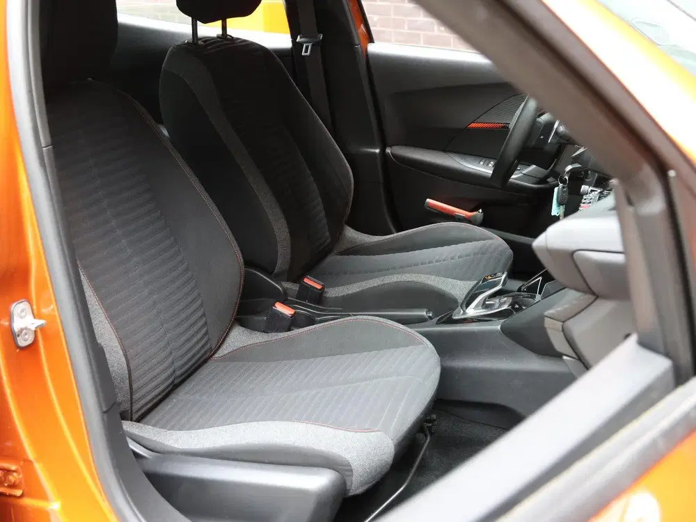 Peugeot 2008 SUV Active Pack 130pk Automaat uit 2022, foto 11