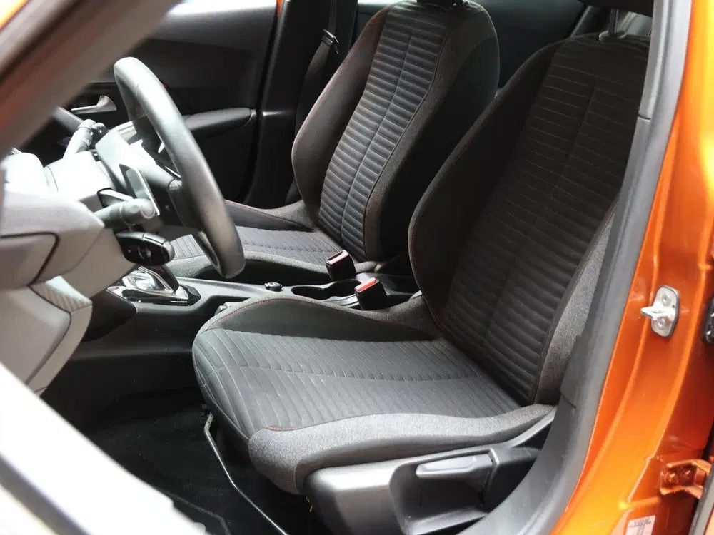 Peugeot 2008 SUV Active Pack 130pk Automaat uit 2022, foto 13