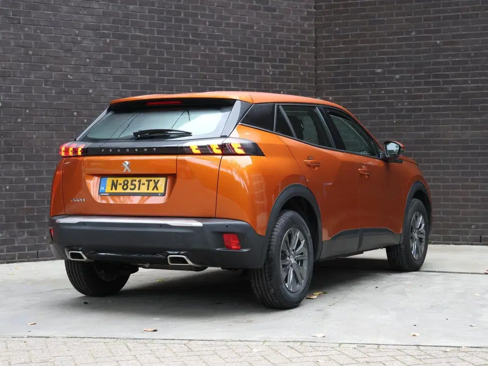 Peugeot 2008 SUV Active Pack 130pk Automaat uit 2022, foto 3