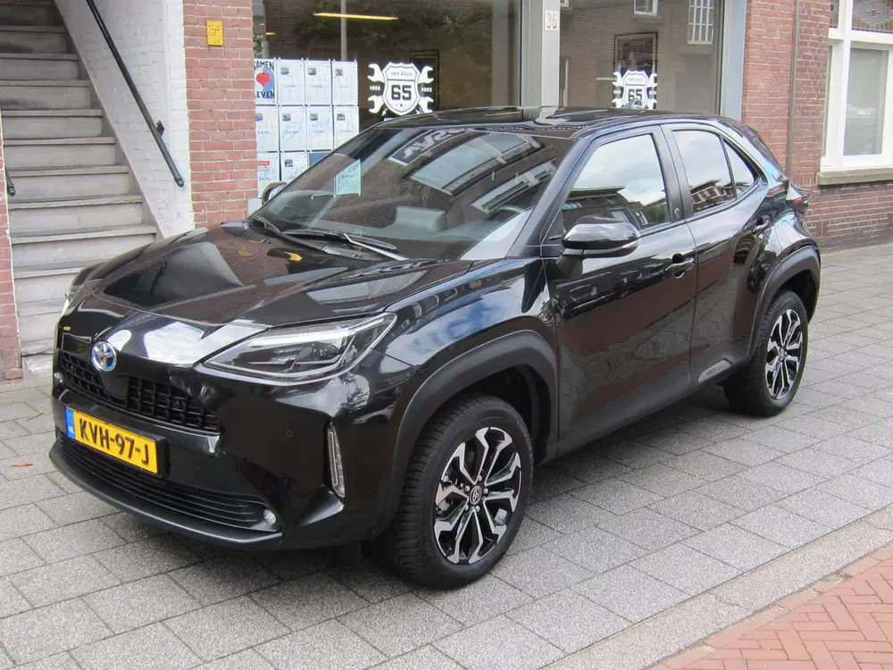 Toyota Yaris Cross 1.5 Hybrid 115 First Edition all-seasonba uit 2024, foto 3