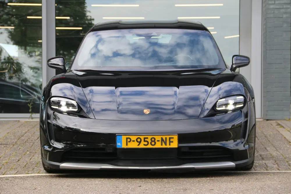 Porsche Taycan 4 93 kWh DEALER OND. BTW AUTO uit 2022, foto 3